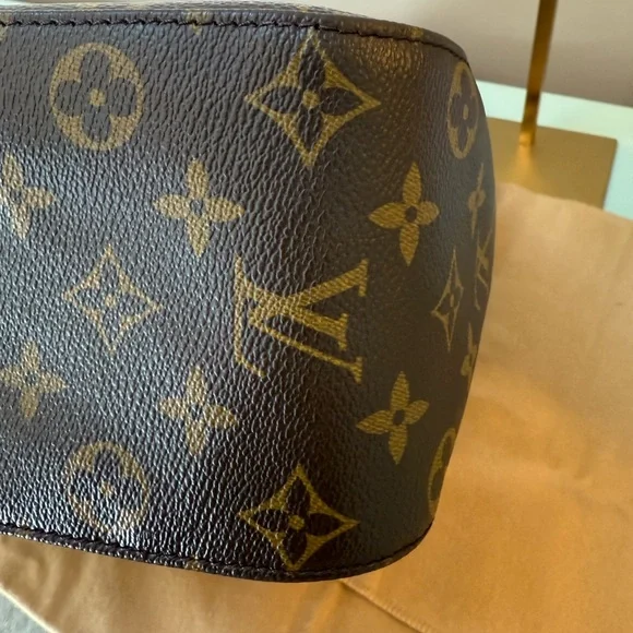 Like New- Louis Vuitton Looping GM - Picture 8 of 15